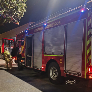 Incêndio na área central mobiliza Corpo de Bombeiros durante a madrugada