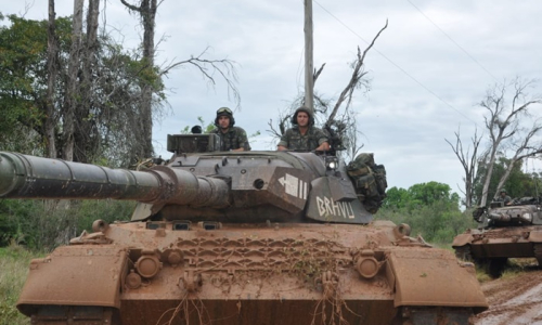 Militares do 5º RCC participam de adestramento com simulação de combate
