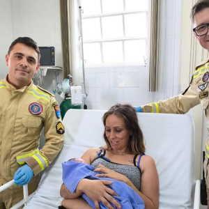 Mulher dá à luz dentro de ambulância do Corpo de Bombeiros