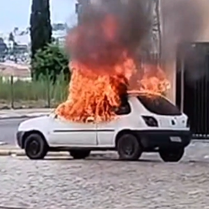 Carro incendiado em Mafra: proprietário é suspeito de atear fogo no veículo; entenda