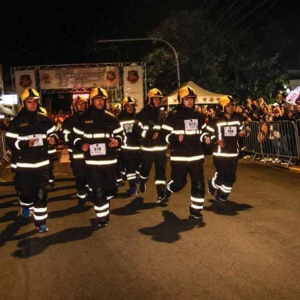 3ª Corrida do Fogo Noturna reúne atletas em homenagem aos 100 anos do Corpo de Bombeiros de SC