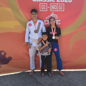 Irmãos rionegrenses brilham em campeonato de jiu-jitsu em Joinville