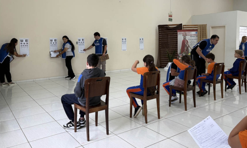 Programa Bons Olhos Paraná leva consultas e óculos gratuitos a alunos de Rio Negro