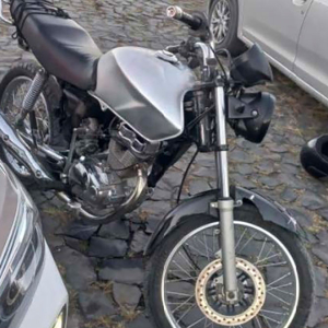 Menor de idade é apreendido com moto furtada