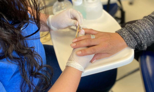 Quer empreender ou ganhar renda extra? Senac oferece curso gratuito de Manicure e Pedicure