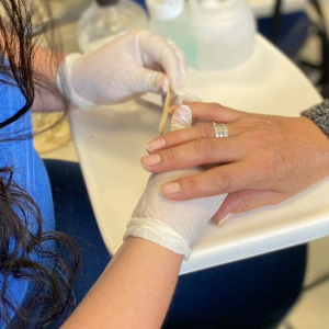 Quer empreender ou ganhar renda extra? Senac oferece curso gratuito de Manicure e Pedicure