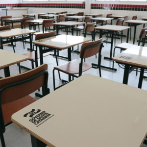 O jogo político ideológico da volta às aulas