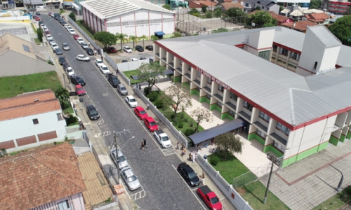 Polícia Militar alerta para carros plotados próximos a locais de votação em Mafra