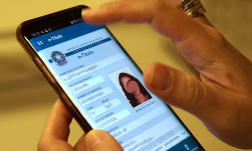 Eleitores relatam dificuldades para acessar e-título