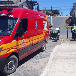 Acidente no Alto de Mafra deixa motociclista ferido