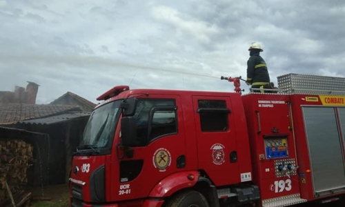 Incêndio destrói estufa secadora de tabaco no interior de Itaiópolis