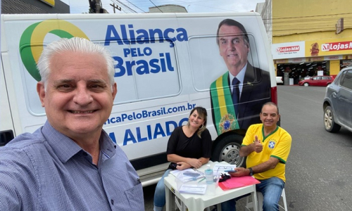 Apoiadores de Bolsonaro coletam assinaturas em Mafra para criação de partido