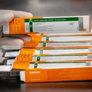 Coronavac poderá ser a primeira vacina em SC
