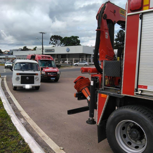 Motociclista fica ferido após colisão contra Kombi na BR-116, em Mafra