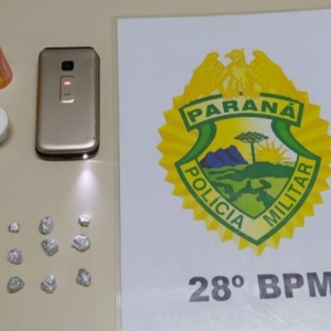 Homem é preso por tráfico com 15 pedras de crack em Rio Negro