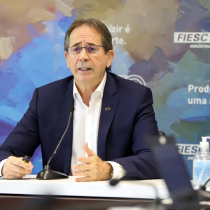 Indústria puxa retomada em 2020, mas reformas e controle fiscal condicionam crescimento para 2021