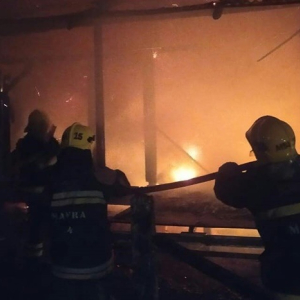 Casa que servia de depósito pega fogo em Ribeirãozinho