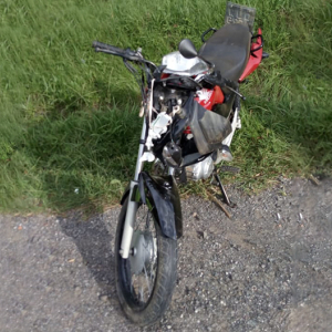 Motociclista perde o controle e moto sai da pista na BR-116, em Itaiópolis
