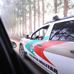 Festa clandestina com mais de 100 pessoas é flagrada no interior de Mafra