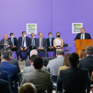 Governo de SC lança plano estadual de vacinação contra covid-19