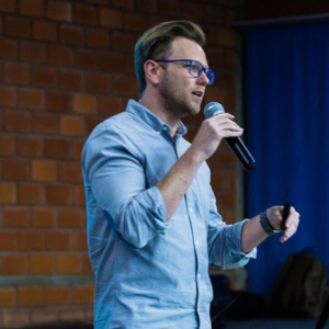 Palestra musical com Daniel Petreça terá transmissão ao vivo nesta sexta-feira