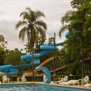 SC anuncia liberação parcial de eventos sociais e parques aquáticos