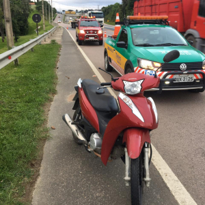 Homem fica ferido ao sofrer queda de moto na BR-116, em Mafra