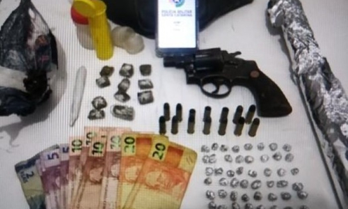 Polícia apreende drogas, arma e munições em Mafra