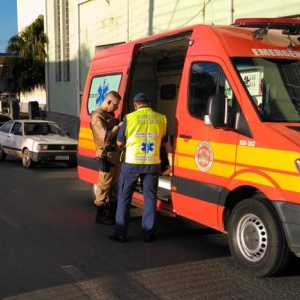 Homem de 61 anos fica ferido após atropelamento no Centro de Mafra