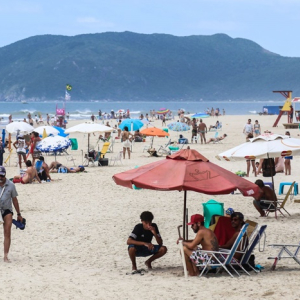 Medidas de prevenção ao coronavírus alertam turistas neste fim de ano