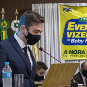 Gustavo Vizentin assume a presidência da Câmara no Campo do Tenente
