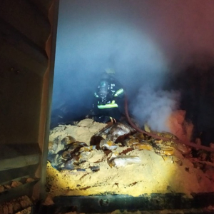 Caminhão pega fogo na BR-280, em Mafra