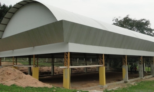 Quadra esportiva de escola da Roseira terá vestiários e arquibancadas
