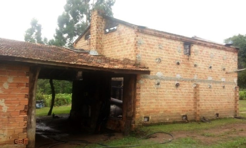Estufa de tabaco pega fogo no interior de Itaiópolis