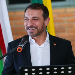 As novas pontes de Carlos Moisés no governo de SC