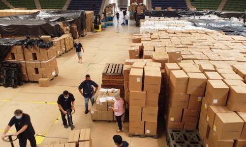 Paraná inicia distribuição de insumos para vacinação contra covid-19