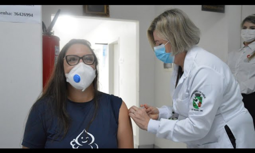 Primeira vacina contra a covid-19 é aplicada em Rio Negro