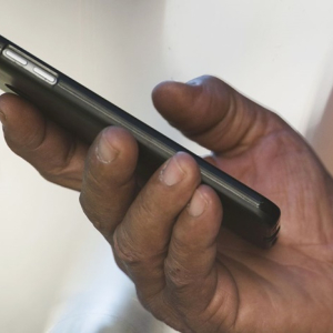 Saúde alerta sobre ligações e SMS falsos de cadastro para vacinação