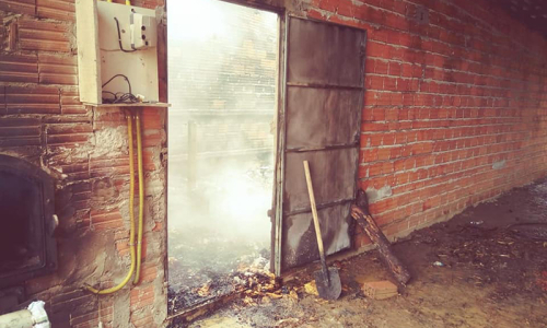 Estufa de fumo é destruída por incêndio no interior de Itaiópolis