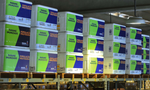 Paraná recebe mais um lote de vacina e amplia imunização de profissionais da saúde