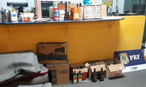 Mercadorias importadas irregularmente são apreendidas na BR-116, em Mafra