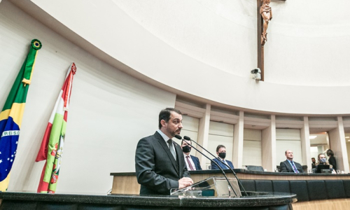 Mensagem de Carlos Moisés aos deputados tem o tom da conciliação
