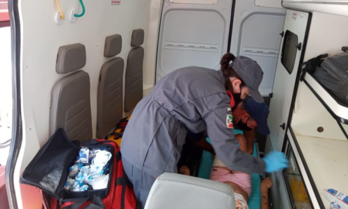 Menina de 9 anos é perfurada por ferro na coxa em Mafra