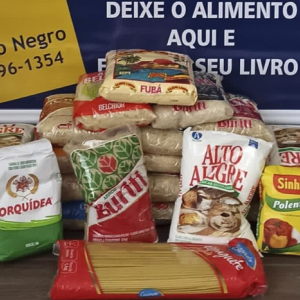 Uninter promove troca de alimentos por livros; saiba como participar