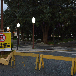 Medidas restritivas alteram trânsito central de Rio Negro nos finais de semana