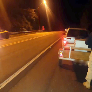 Homem é flagrado jogando entulhos no Rio da Lança, em Mafra