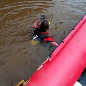 Corpo de menino que desapareceu no rio Negro é encontrado pelos bombeiros