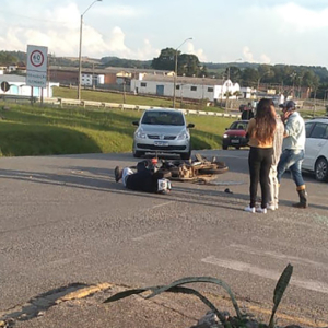Motociclista fica ferido em acidente na marginal da BR-116, em Rio Negro
