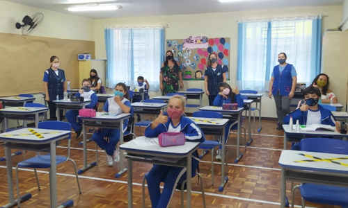 Com rodízio de alunos, Rio Negro retoma aulas presenciais