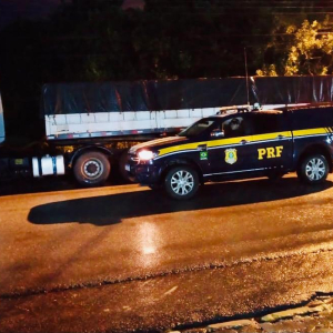 Semirreboque roubado em SC é recuperado por Polícia Rodoviária de Mafra